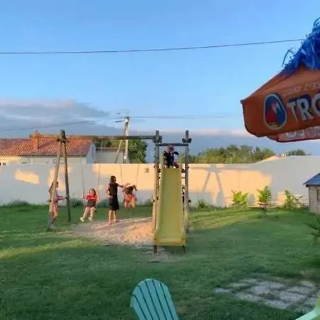 Joli 3 étoiles Avec Piscine