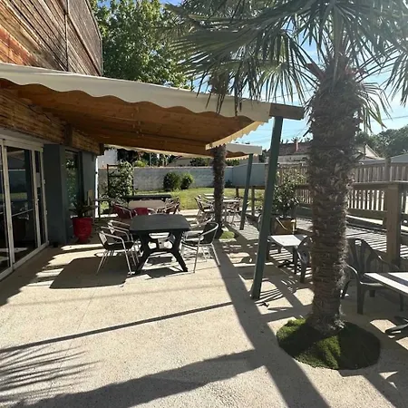Joli 3 étoiles Avec Piscine Camping *