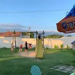 Zecamping Familial Avec Piscine - Proche Oleron