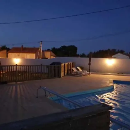 3 Etoiles - Piscine - Eehcgf *