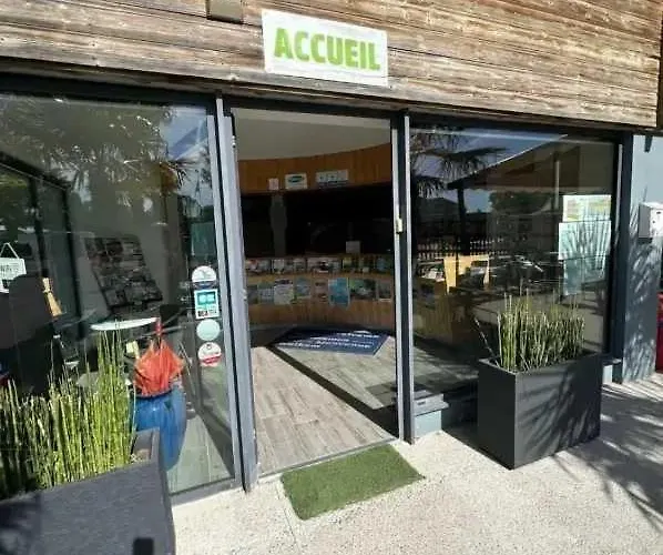 Joli 3 Etoiles Avec Piscine Campsite *