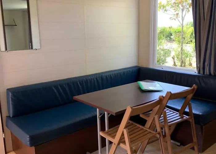 Campsite Joli 3 Etoiles Avec Piscine *